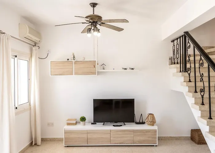 Ayia Thekla Sea Breeze *