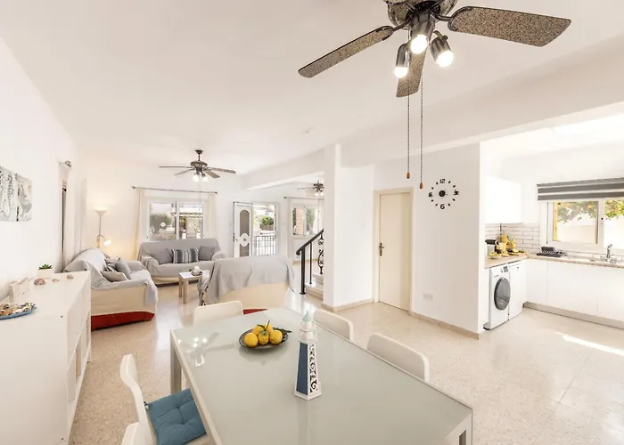 Ayia Thekla Sea Breeze 别墅