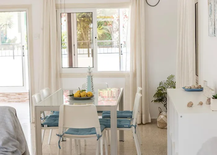 Ayia Thekla Sea Breeze 别墅 *