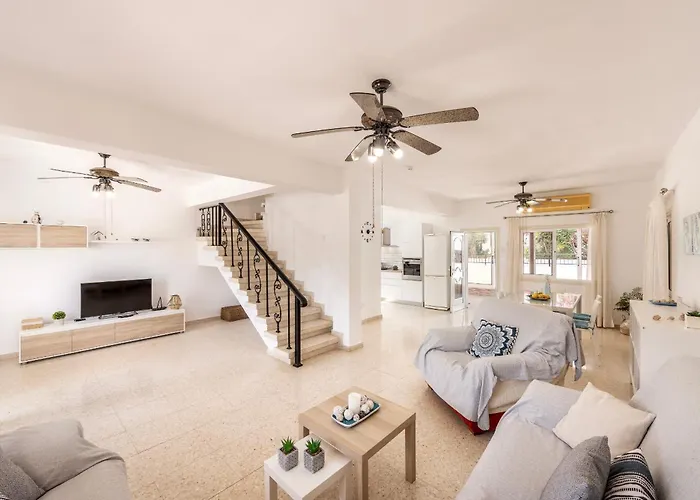 别墅 Ayia Thekla Sea Breeze *