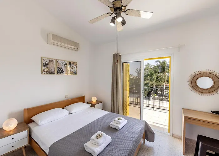 Ayia Thekla Sea Breeze *