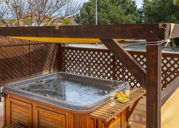 别墅 Ayia Thekla Sea Breeze *