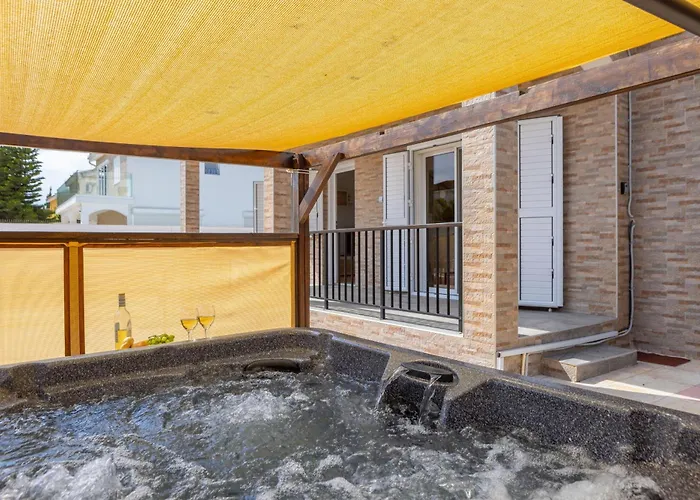 Ayia Thekla Sea Breeze 别墅