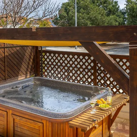 Villa Ayia Thekla Sea Breeze *